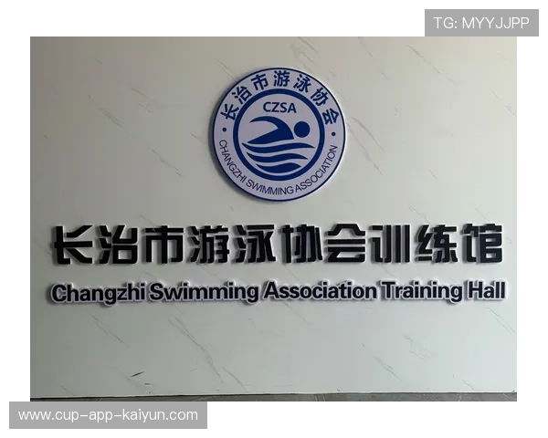 游泳协会加强校园游泳师资的培训与资格管理，学校游泳培训